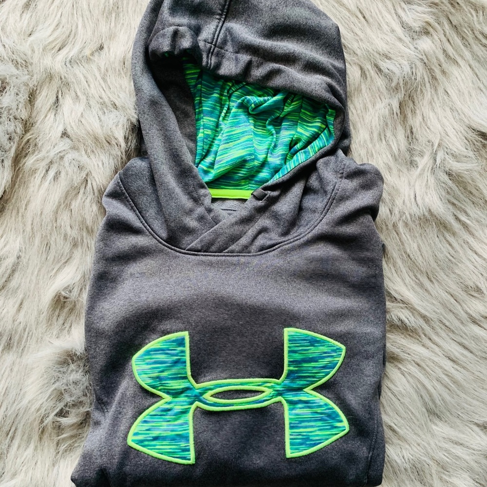 Unisex under armour sweater.